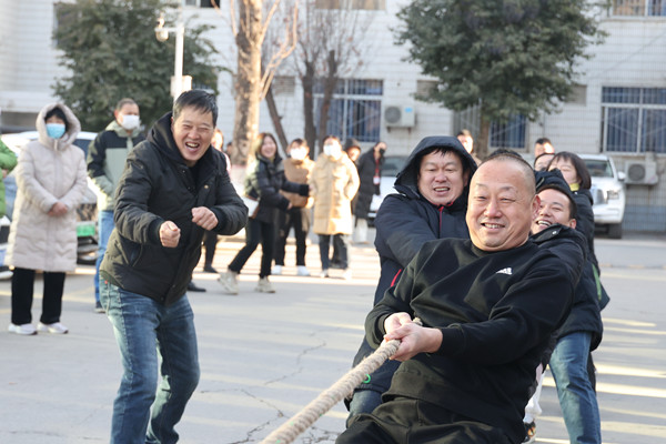 凝绳聚力齐奋进 力拔山河展英姿——公司拔河比赛圆满结束
