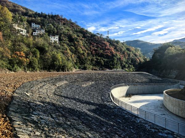 秦岭腹地添生态屏障 关子沟尾矿库闭库工程通过竣工验收